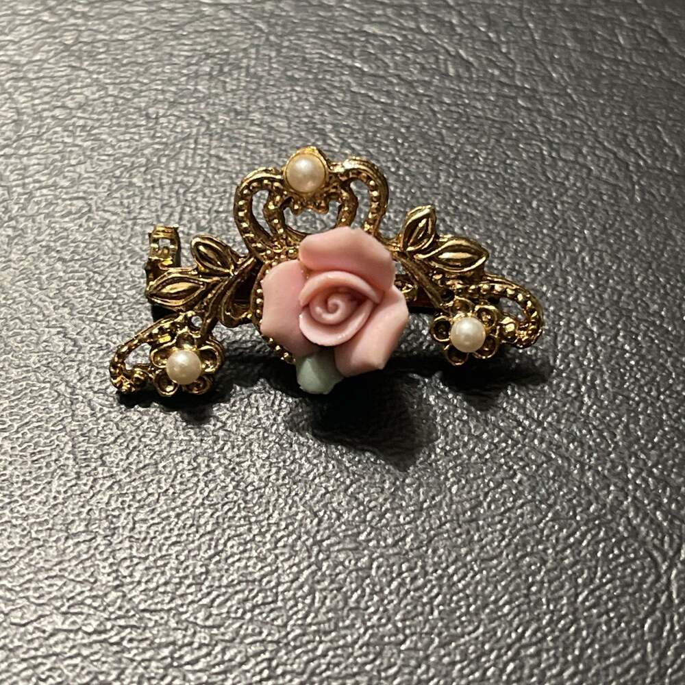 Vintage 1928 Gold Tone Pink Porcelain Rose Faux Pearl Brooch Pin